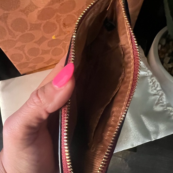 Coach Strawberry Signature Wristlet | NWT |Canvas w/ Box & Dust Bag - Picture 4 of 11